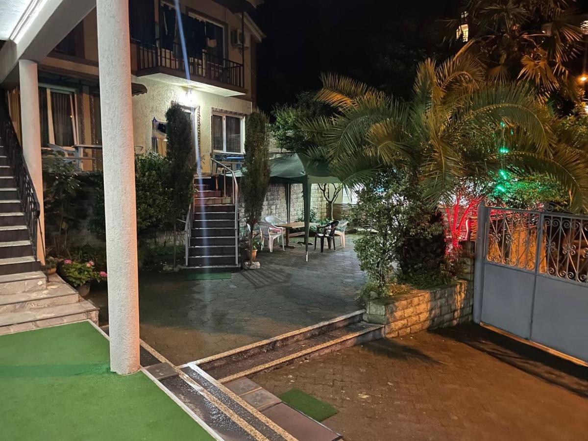 Guest House Nino Makhinjauri Exterior photo