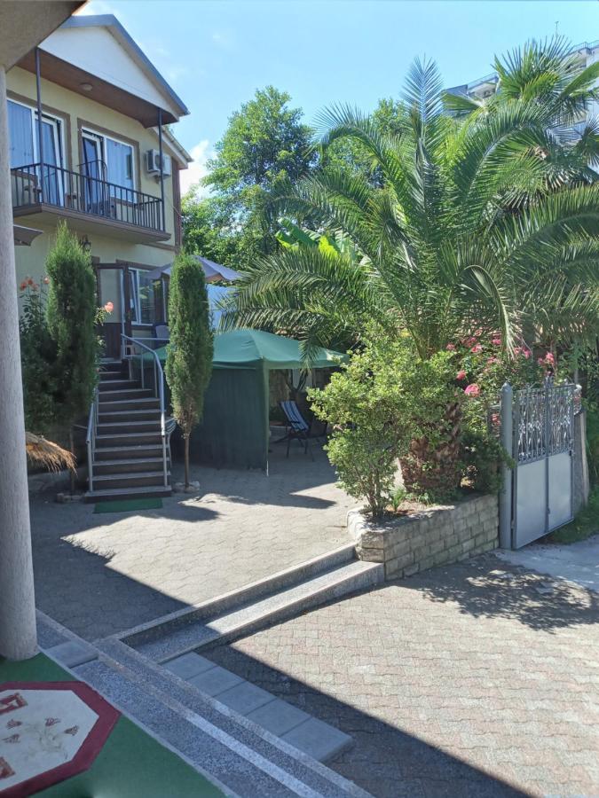 Guest House Nino Makhinjauri Exterior photo